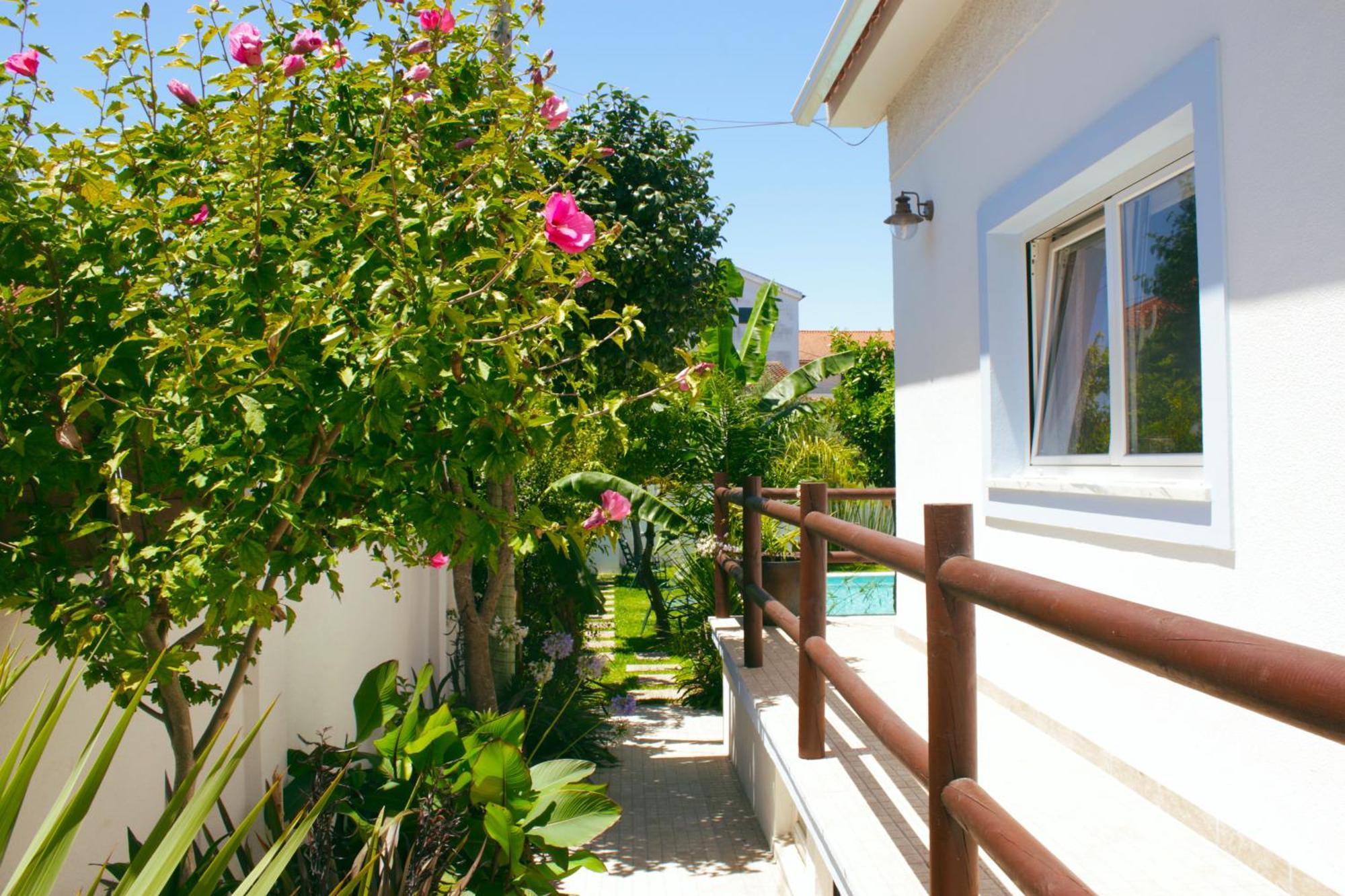 Vila Vale Guest House - Surf & Yoga Charneca  Exterior photo