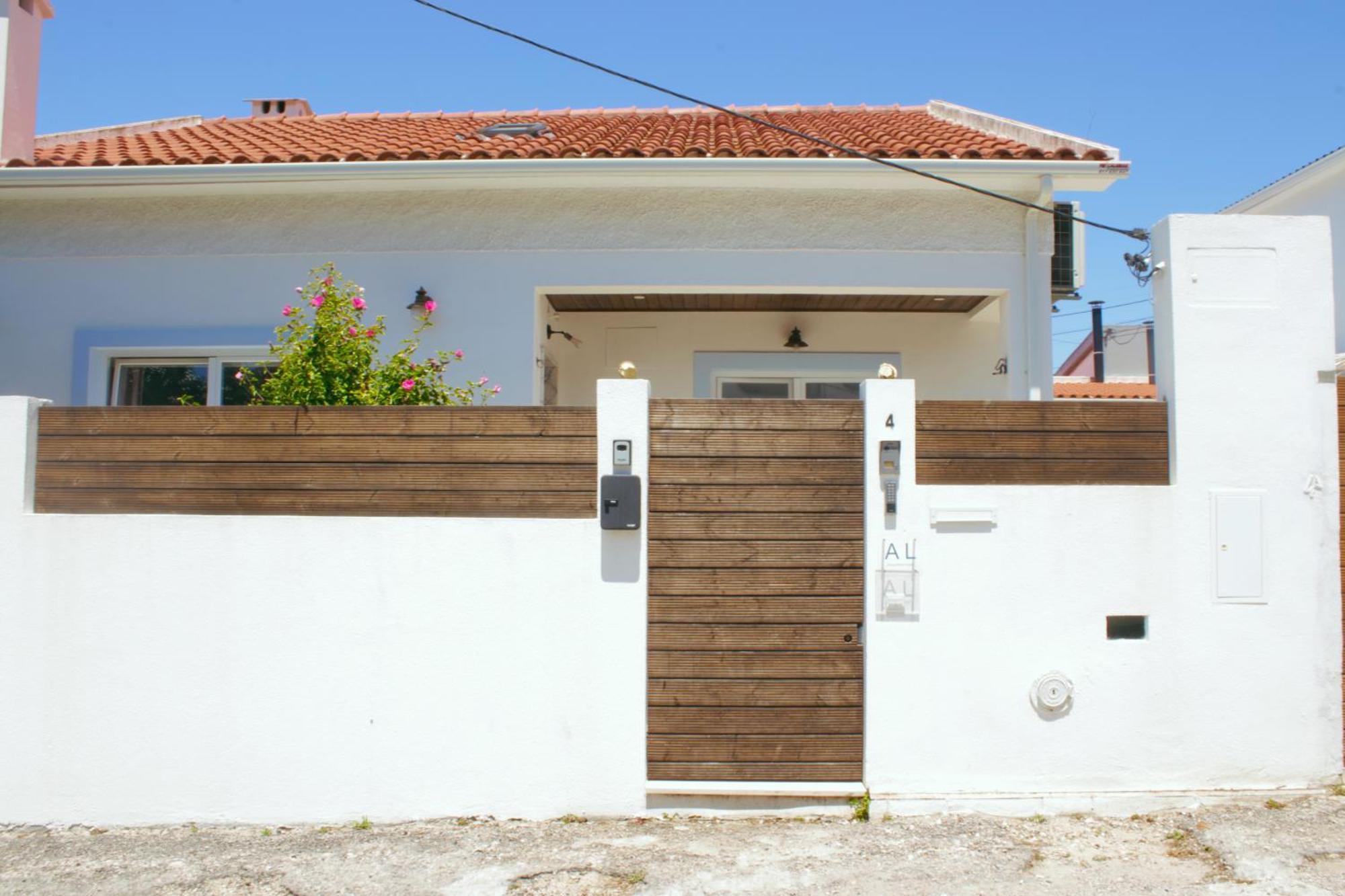 Vila Vale Guest House - Surf & Yoga Charneca  Exterior photo